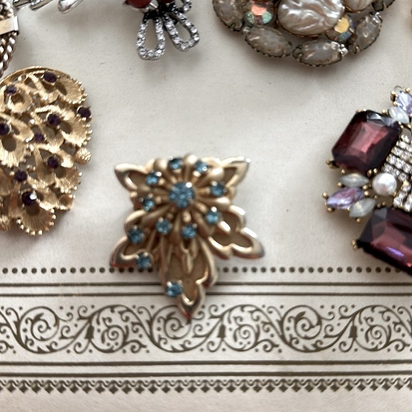 Vintage Brooch bundle - Picture 2 of 7